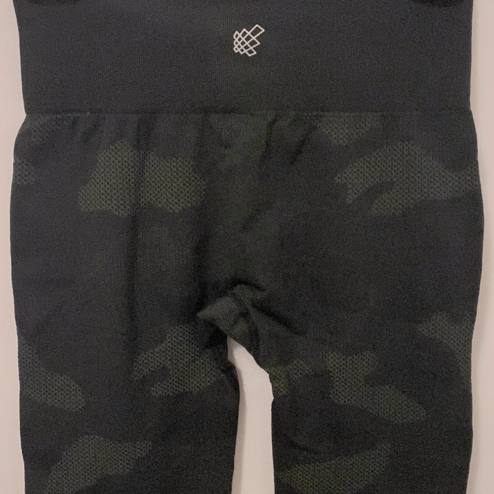 Cute Seamless Camo Style Leggings